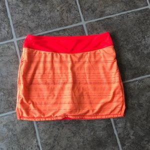 EUC under armor golf skort with side zip pockets